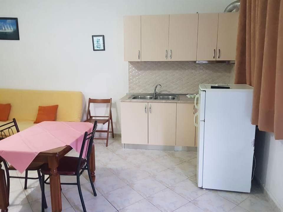 Apartments Rudi Orikum Esterno foto